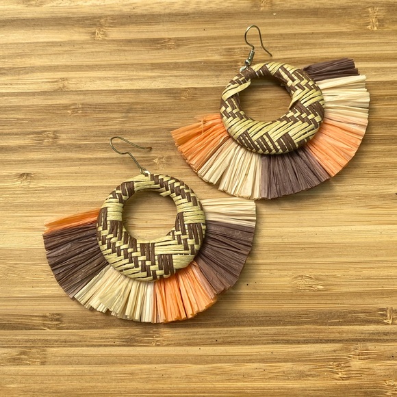 Fun beachy large 'straw' earrings - Picture 1 of 9